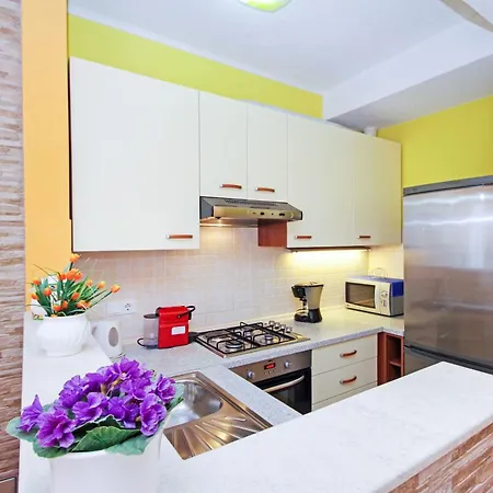 Vesna * マカルスカ